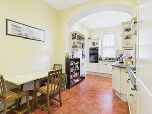 Kitchen/breakfast room - click for photo gallery